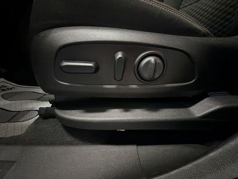 Used 2018 GMC Terrain SLE w/ Driver Convenience Package image 12