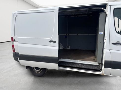 Used 2014 Freightliner Sprinter 2500 RWD image 11