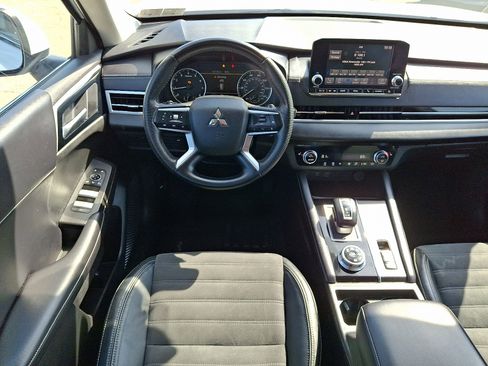 Used 2023 Mitsubishi Outlander SE AWD/4WD image 11