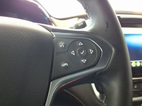 Used 2023 Chevrolet Traverse LT image 25