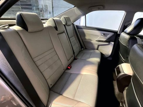 Used 2016 Toyota Camry SE image 19
