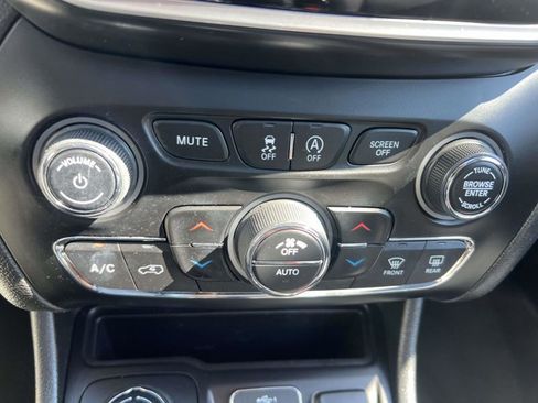 Certified 2022 Jeep Cherokee Limited image 29