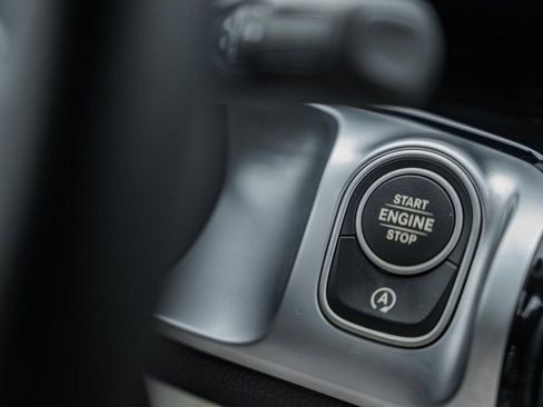 Certified 2025 Mercedes-Benz GLB 250 4MATIC image 26