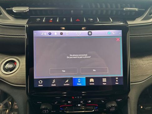 Used 2024 Jeep Grand Cherokee Limited w/ Luxury Tech Group II image 18