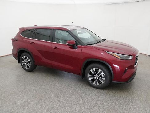 New 2026 Toyota Highlander XLE AWD/4WD image 3