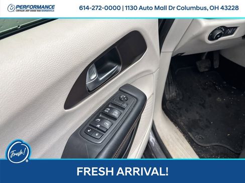 Used 2018 Chrysler Pacifica Touring Plus w/ Tire & Wheel Group image 17