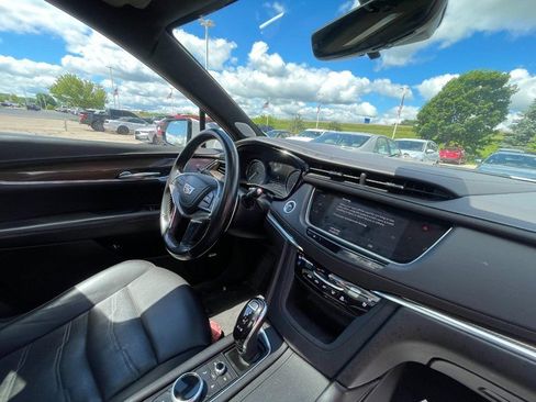 Used 2022 Cadillac XT5 Sportv w/ LPO, ONYX Package AWD/4WD image 7