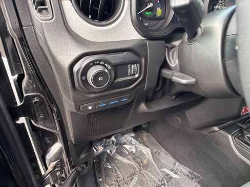 Used 2025 Jeep Wrangler Willys 4xe image 25