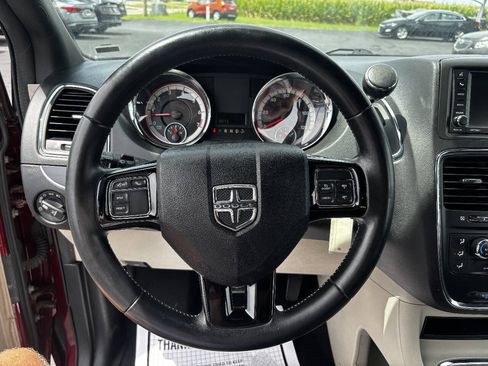 Used 2019 Dodge Grand Caravan SXT FWD image 15