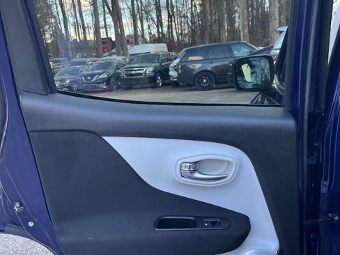 Used 2019 Jeep Renegade Latitude w/ Popular Equipment Group image 25