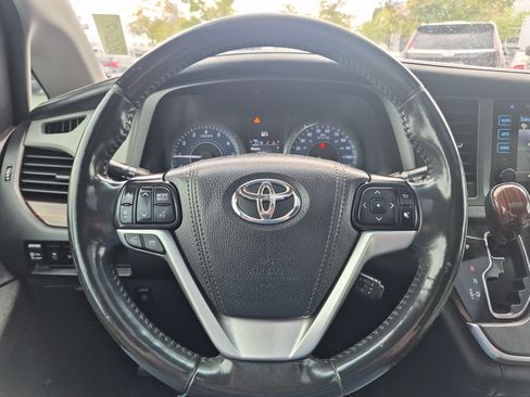 Used 2017 Toyota Sienna Limited AWD/4WD image 17