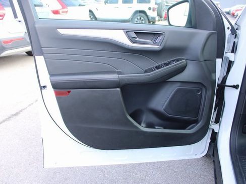 Used 2022 Ford Escape SE w/ Cold Weather Package image 10