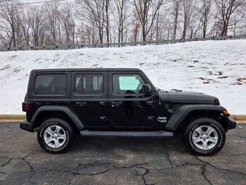Used 2018 Jeep Wrangler Unlimited Sport S image 2