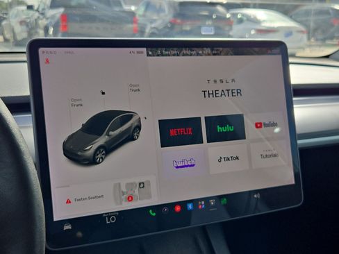 Used 2021 Tesla Model Y Long Range AWD/4WD image 22