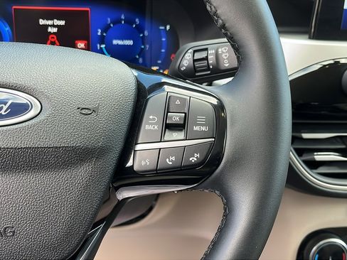 Used 2022 Ford Escape SEL w/ Technology Package AWD/4WD image 15
