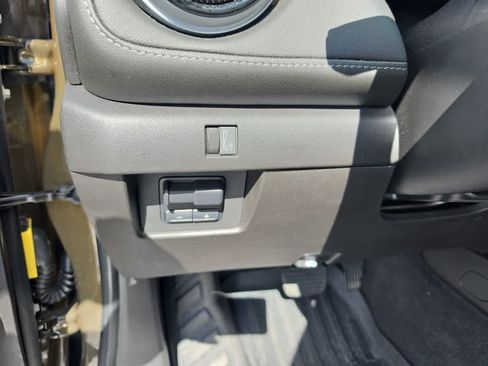Used 2024 Chevrolet Colorado LT w/ LT Convenience Package III RWD image 28