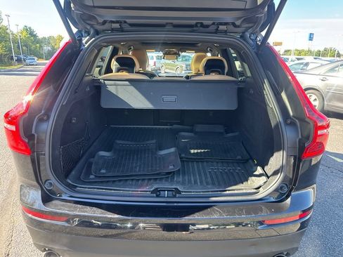 Used 2019 Volvo XC60 T5 Momentum w/ Multimedia Package AWD/4WD image 9