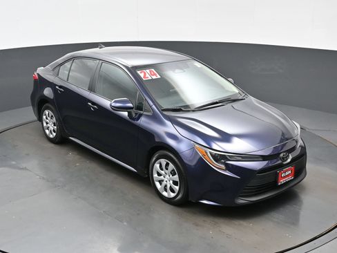 Used 2024 Toyota Corolla LE FWD image 32