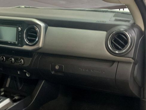 Used 2017 Toyota Tacoma SR image 11