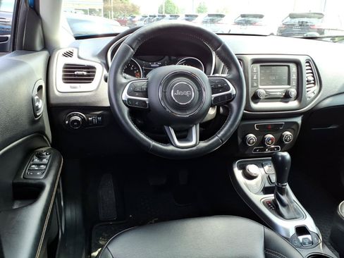 Used 2018 Jeep Compass Latitude w/ Cold Weather Group AWD/4WD image 8