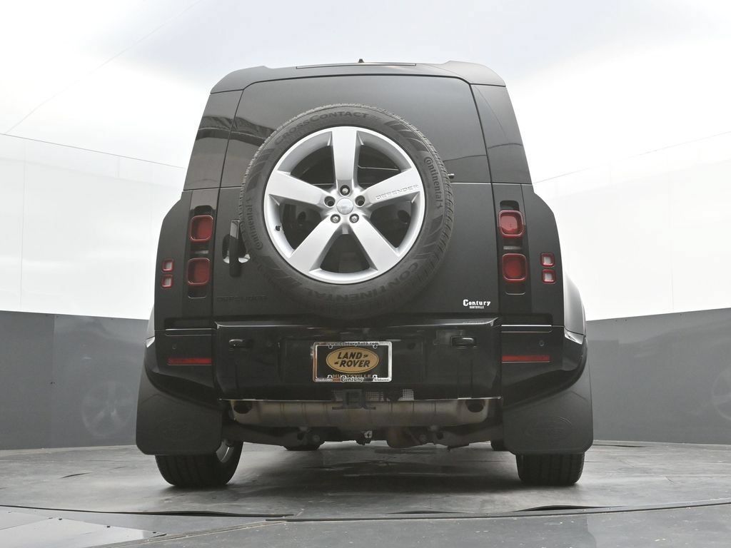 Used 2025 Land Rover Defender 110 X-Dynamic SE AWD/4WD image 35