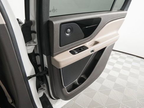 Used 2022 Lincoln Aviator Reserve w/ Equipment Group 201A image 17