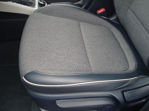 Used 2023 Hyundai Venue Limited w/ Cargo Package FWD image 8