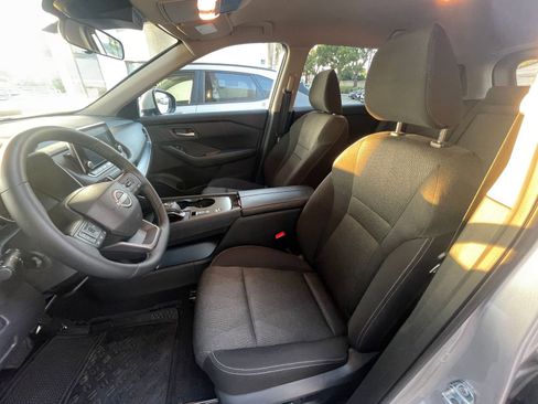 Used 2025 Nissan Rogue SV image 29