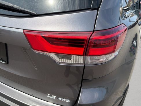 Used 2017 Toyota Highlander Plus w/ Carpet Mat Package AWD/4WD image 33