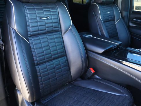 Used 2023 Cadillac Escalade V w/ LPO, ONYX Package image 26