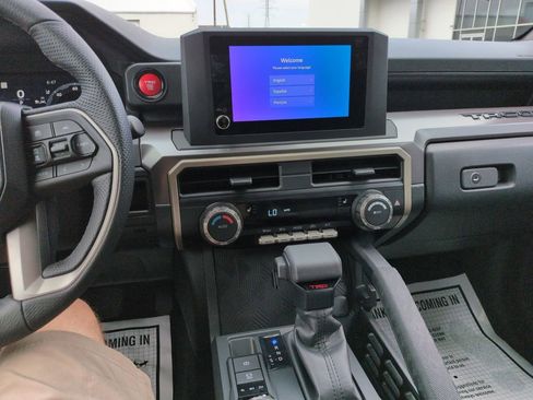 Used 2026 Toyota Tacoma TRD Off-Road AWD/4WD image 17