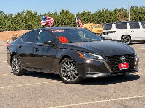 Used 2023 Nissan Altima 2.0 SR FWD image 2