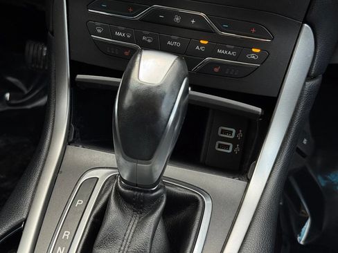 Used 2016 Ford Edge SEL w/ Canadian Touring Package AWD/4WD image 17