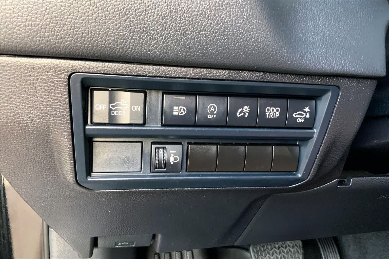 Used 2025 Toyota Tundra Limited AWD/4WD image 33