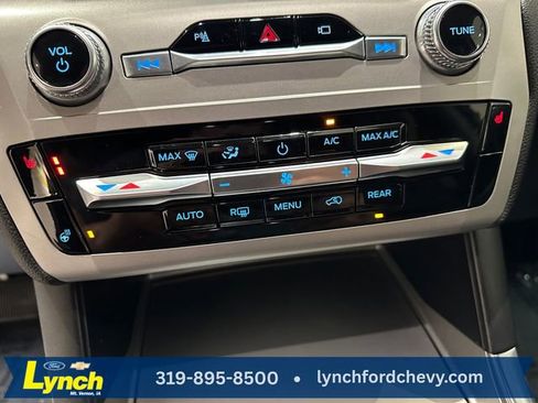 Used 2022 Ford Explorer XLT w/ Equipment Group 202A image 13