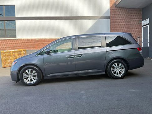 Used 2016 Honda Odyssey SE image 2