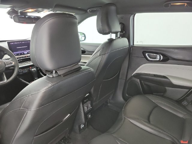 Used 2025 Jeep Compass Limited AWD/4WD image 13