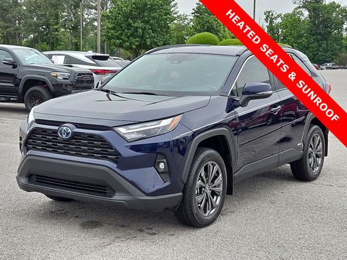 Used 2022 Toyota RAV4 XLE Premium AWD/4WD image 2