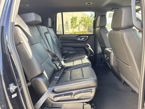 Used 2024 Chevrolet Suburban LT image 25
