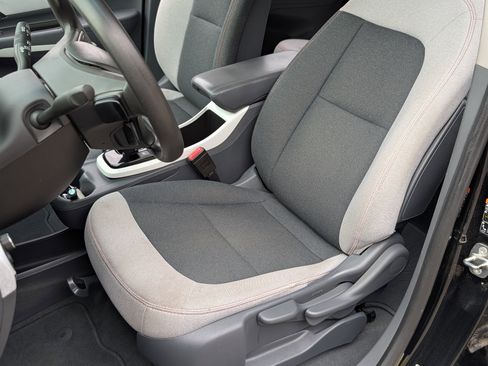 Used 2018 Chevrolet Bolt LT image 16