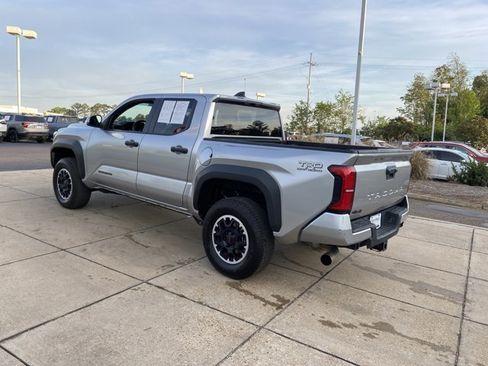 Used 2024 Toyota Tacoma TRD Off-Road image 8