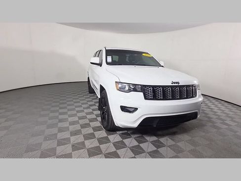 Used 2019 Jeep Grand Cherokee Altitude RWD image 50