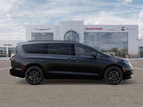 New 2026 Chrysler Pacifica Limited w/ S Appearance Package image 21