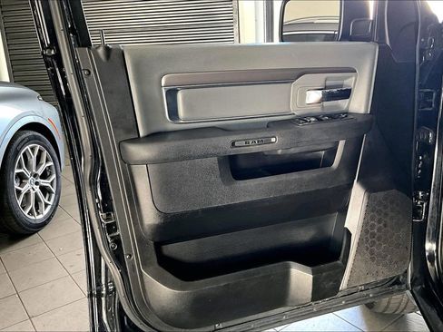 Used 2021 RAM 1500 Classic SLT RWD image 18