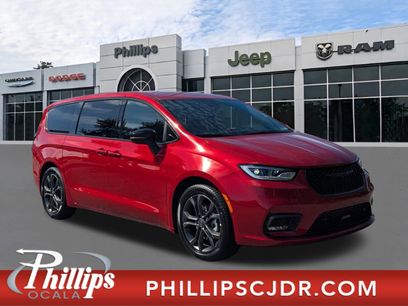 New 2026 Chrysler Pacifica Select