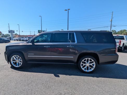 Used 2017 GMC Yukon XL Denali w/ Open Road Package AWD/4WD image 7