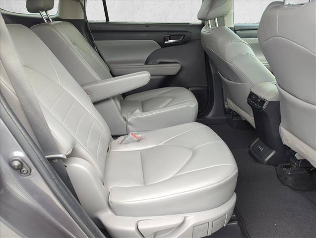 Used 2022 Toyota Highlander XLE FWD image 27