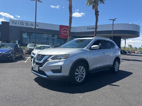 Used 2020 Nissan Rogue SV image 1