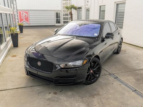 Used 2018 Jaguar XE Prestige image 3