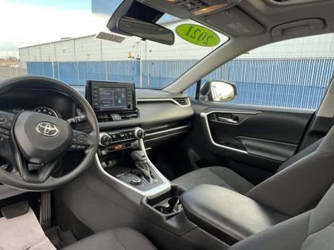 Used 2021 Toyota RAV4 XLE image 19